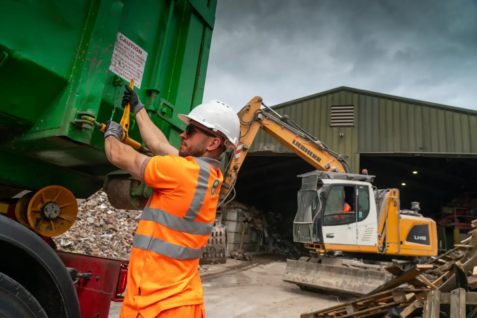 Eco-St-Albans-Yard-Vehicle-Staff-PPE-Closeup-2
